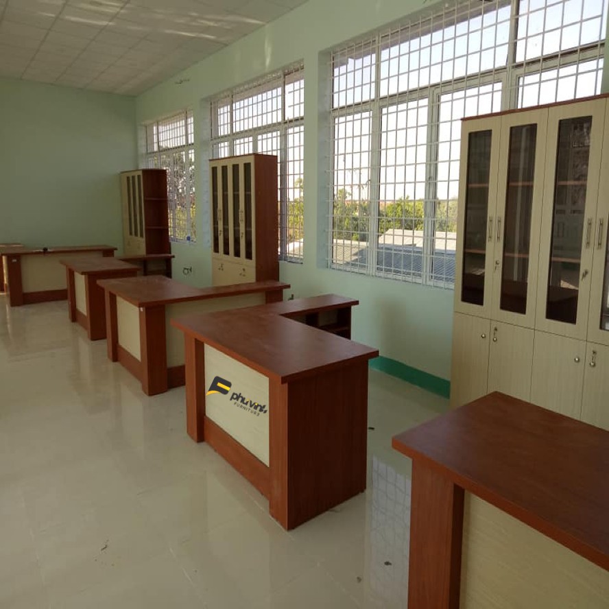 Thi Công Nội Thất Trọn Gói Giá Rẻ 98 bàn làm việc cho văn phòng phuvinhdecor