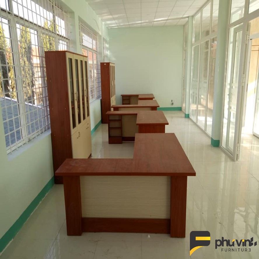 Thi Công Nội Thất Trọn Gói Giá Rẻ 101 bàn văn phòng và tủ tài liệu phuvinhdecor